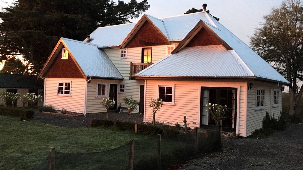 Windwhistle Cabin | Recently Refurbished Cabin with Fantastic Views near Mount Hutt, New Zealand