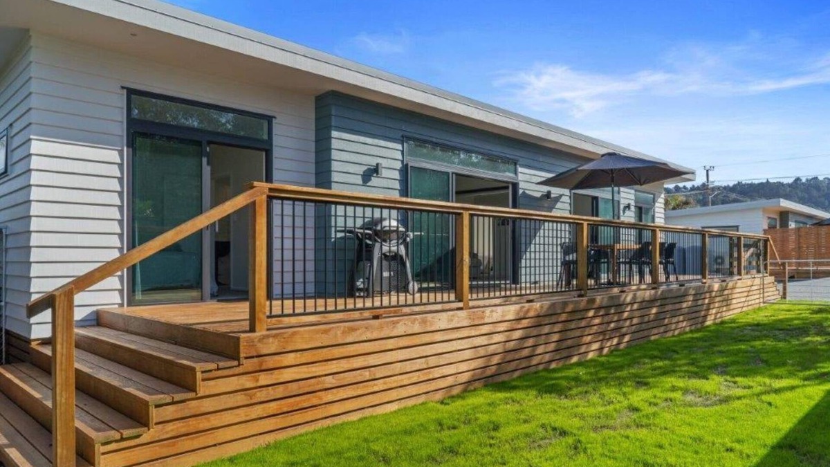 Waihi Beach House | Recline on Leo | Dog-Friendly, 400m to Beach