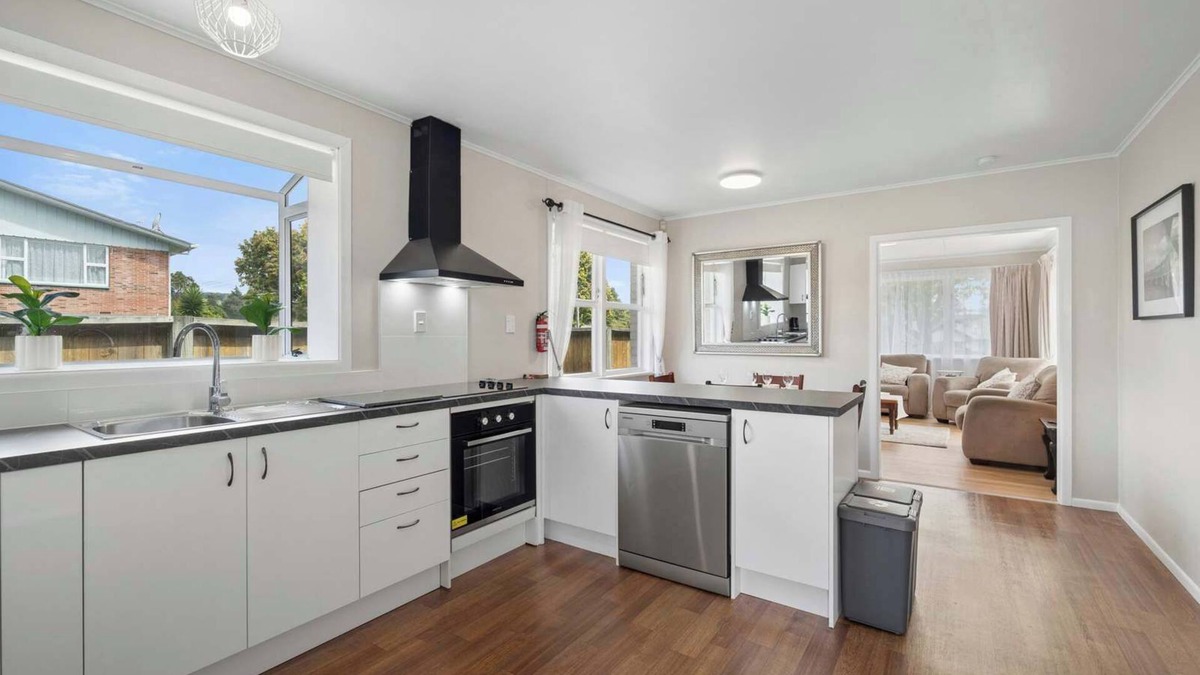 Springfield House | Red Door 56 - Ride to Redwoods, Sleeps 4