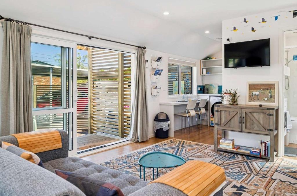 Lynmore Apartment | Redwood Staytion No Ten - Easy Walk to the Forest