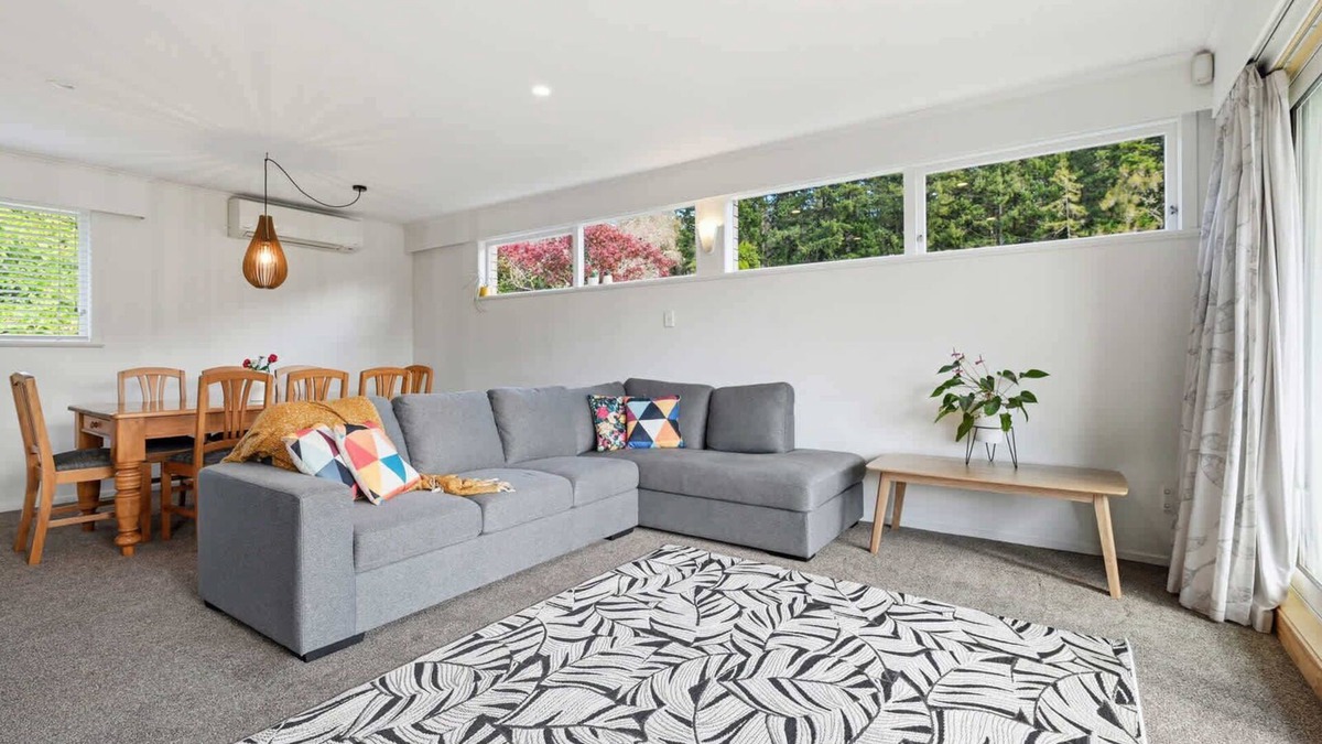 Lynmore House | Redwoods Edge - Forest Walk, Spa Pool, Sleeps 12