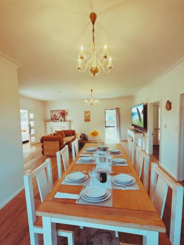 Lynmore House | Redwoods Lodge - 6BR & 6BA - Large Groups - Free Parking