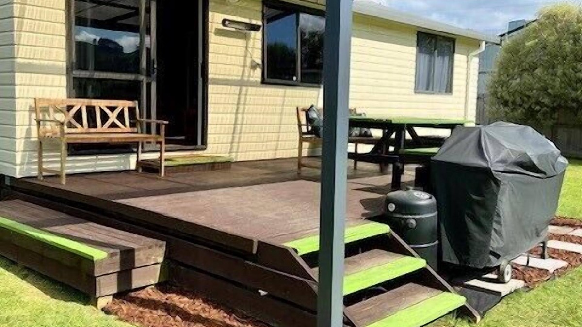 Waihi Beach House | Relax Cabin - Waihi Beach Holiday Home