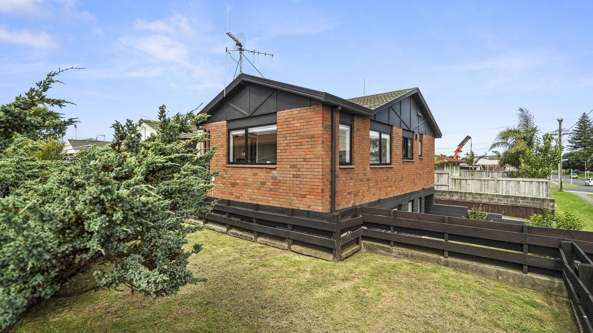 Omanu House | Relax on Ranch – Mount Maunganui Holiday Home