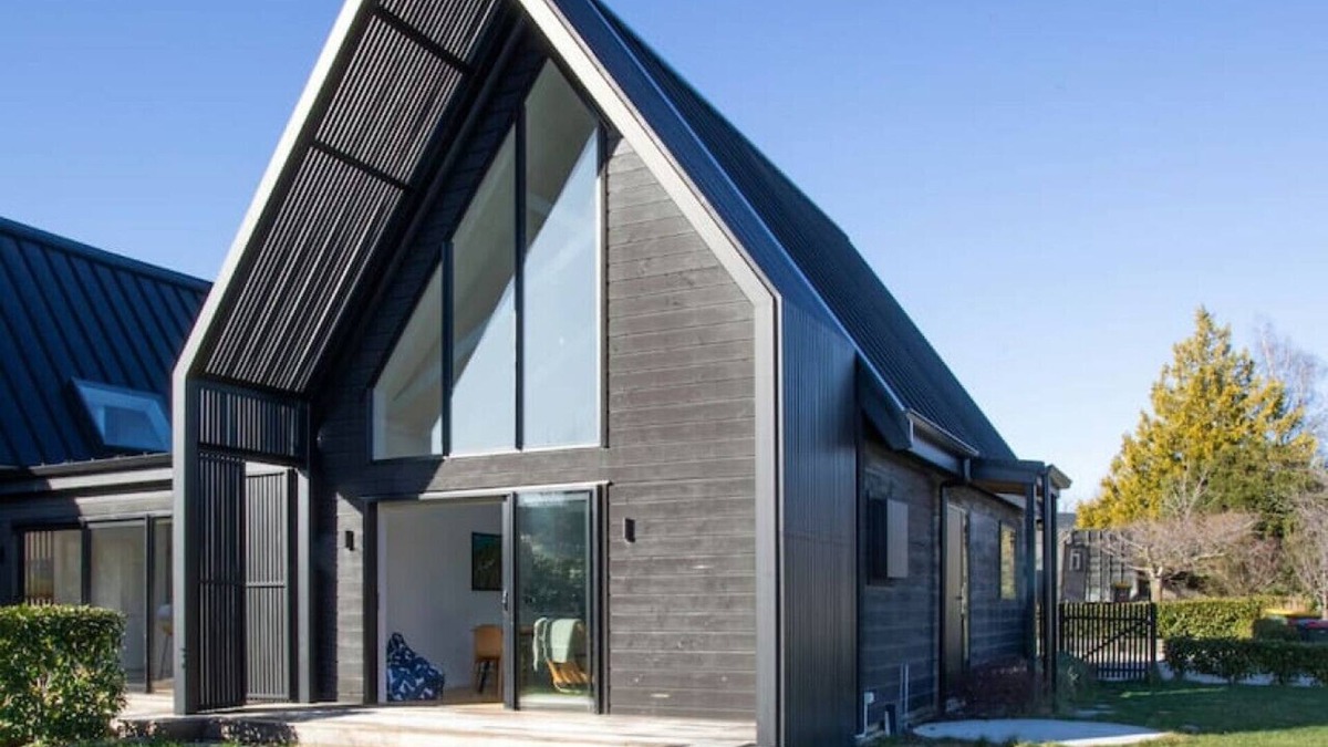 Wanaka House | Relax on Rimu modern two bedroom apartment with mountain views