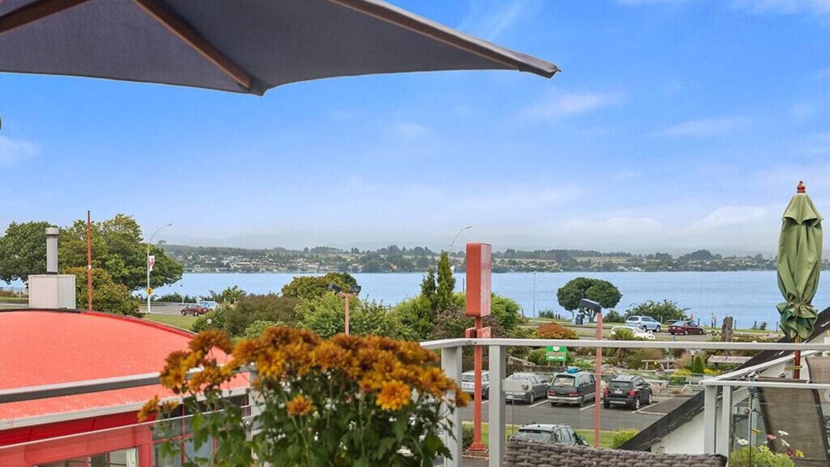 Taupo House | Relax on Roberts - Taupo Holiday Home
