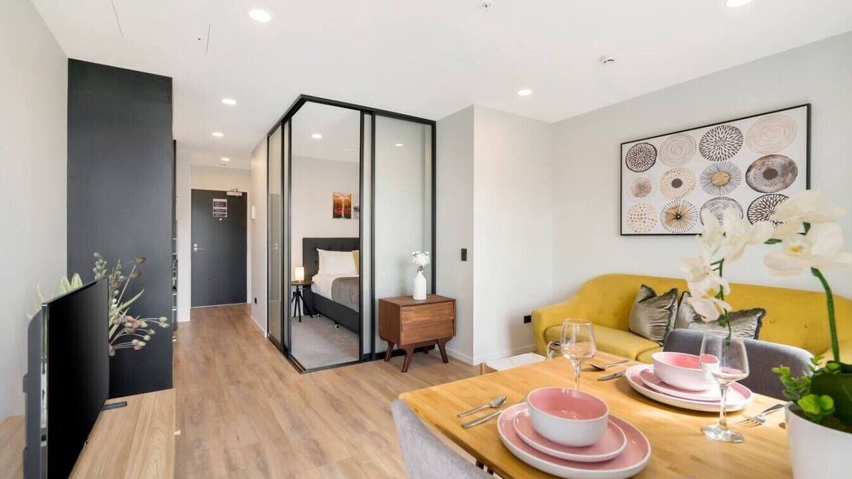 Newton Apartment | Relaxing City Center Studio Close to Queen St