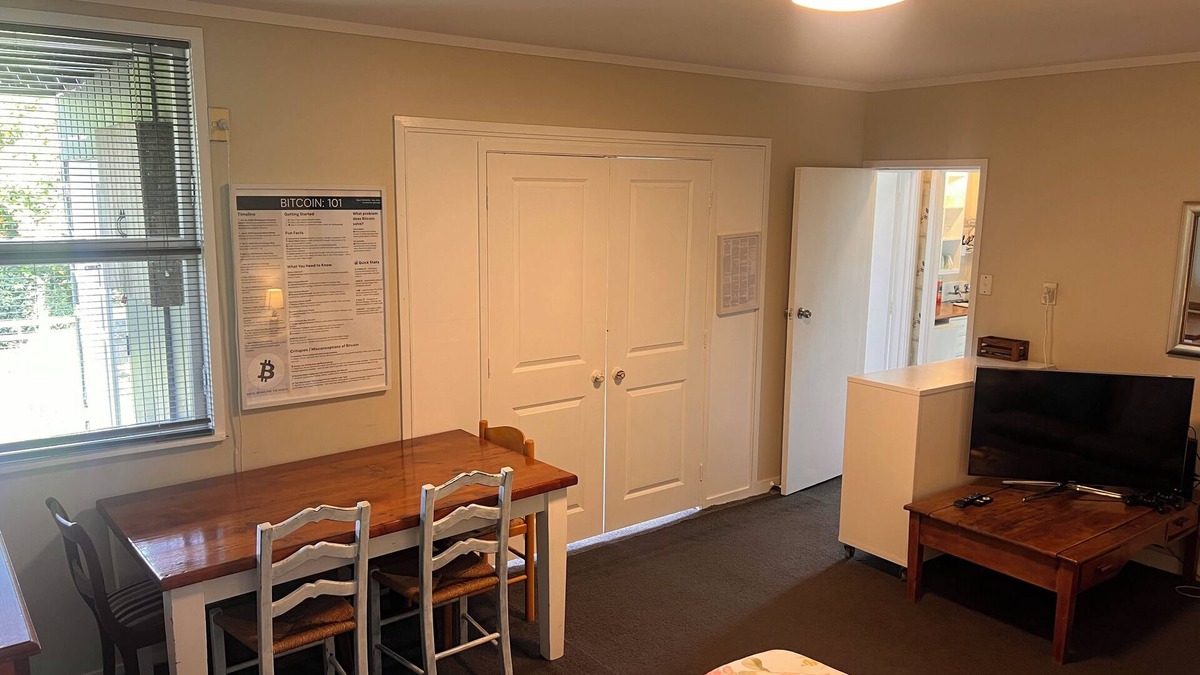 Remuera Apartment | Relaxing Getaway, Close to Hospital & Amenities - Rabbit Cuddles Included!