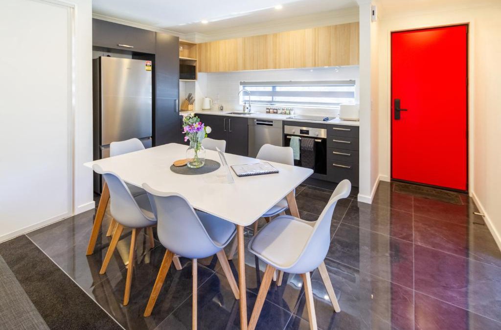 Riccarton Apartment | Relaxing stay across from Westfield mall Sleeps 6