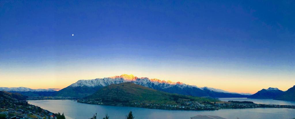 Queenstown House | Remarkable Lake House