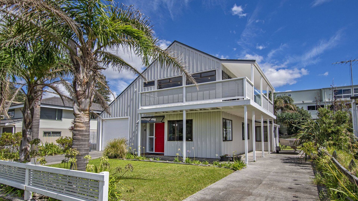Russell House | Retreat at Tapeka Point - Russell Holiday Home