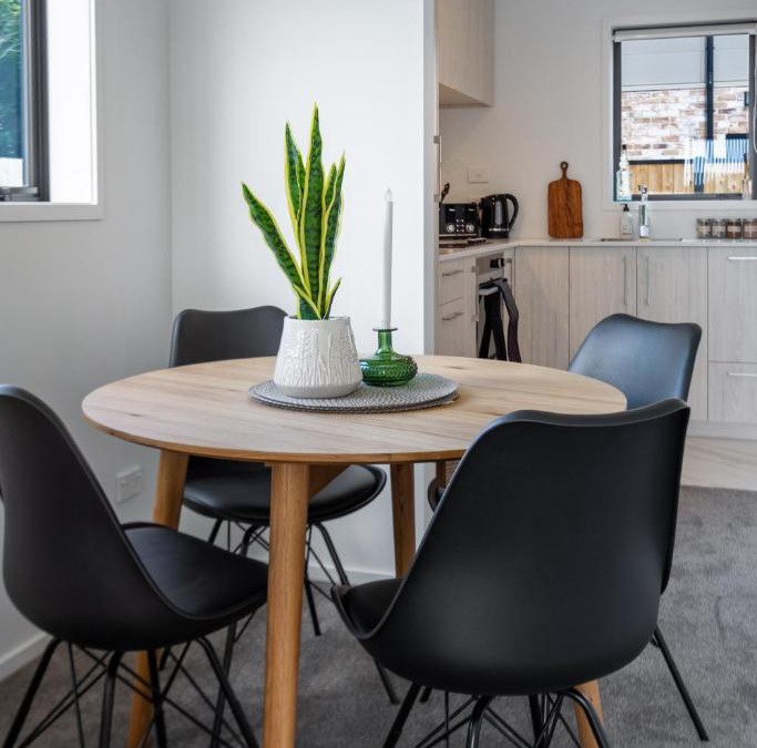 Upper Riccarton Apartment | Riccarton 2 bed 1 bath w/garage