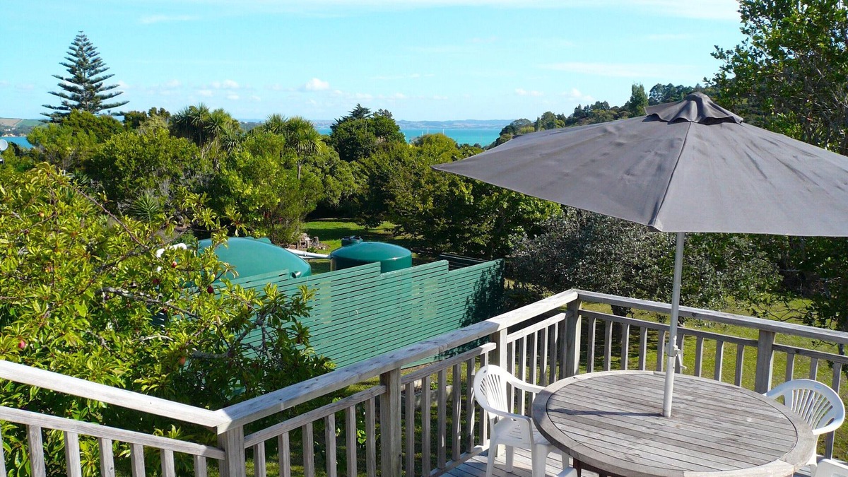 Oneroa Cottage | Ridge Cottage - Oneroa Holiday Home