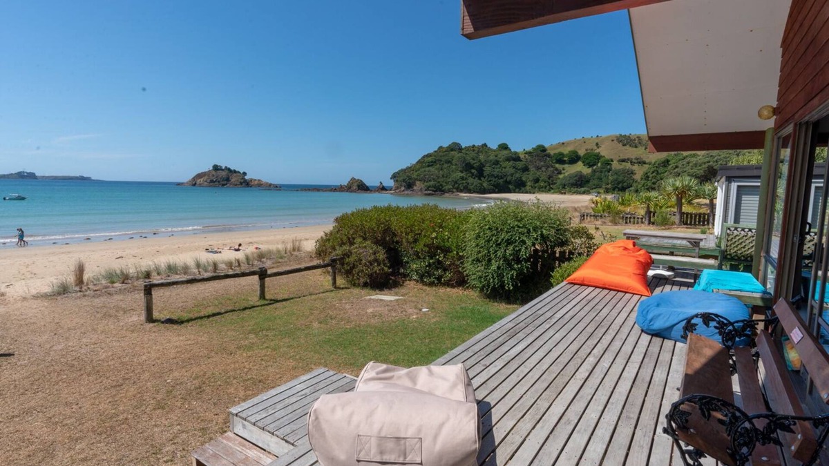 Te Ngaire House | Right on the Beach! - Fabulous Te Ngaire Bay