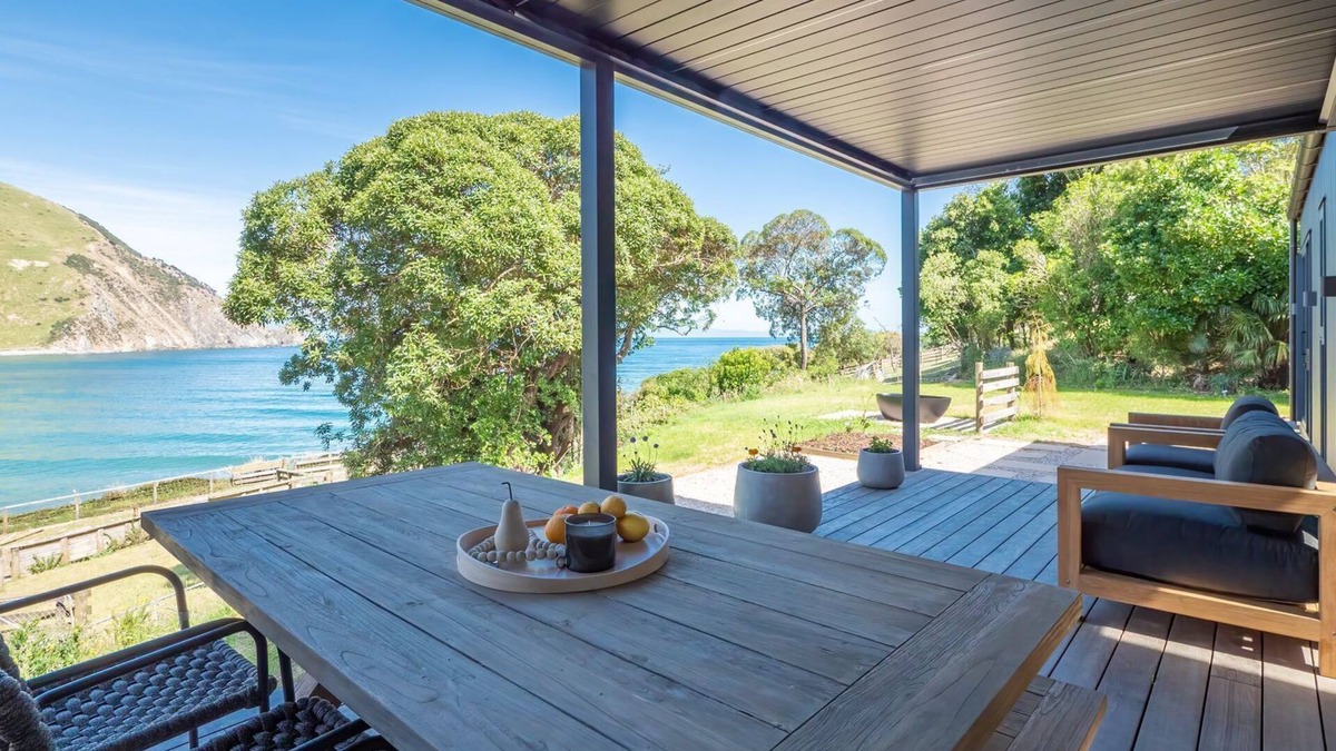 Nelson Region House | Rimu Cottage Pepin Island