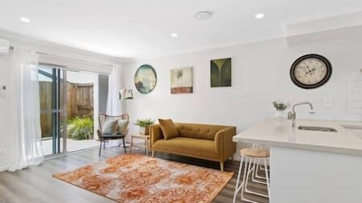 Hamilton House | River City Retreat - Central!