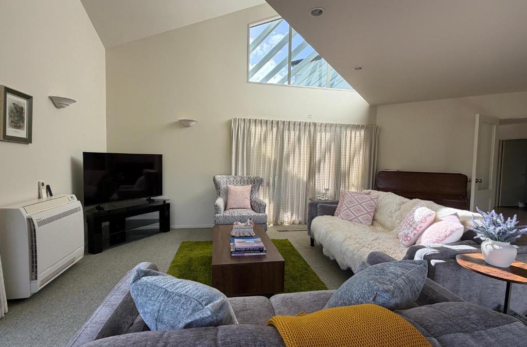 Hamilton North Villa | River Edge Retreat 4 Bedrooms