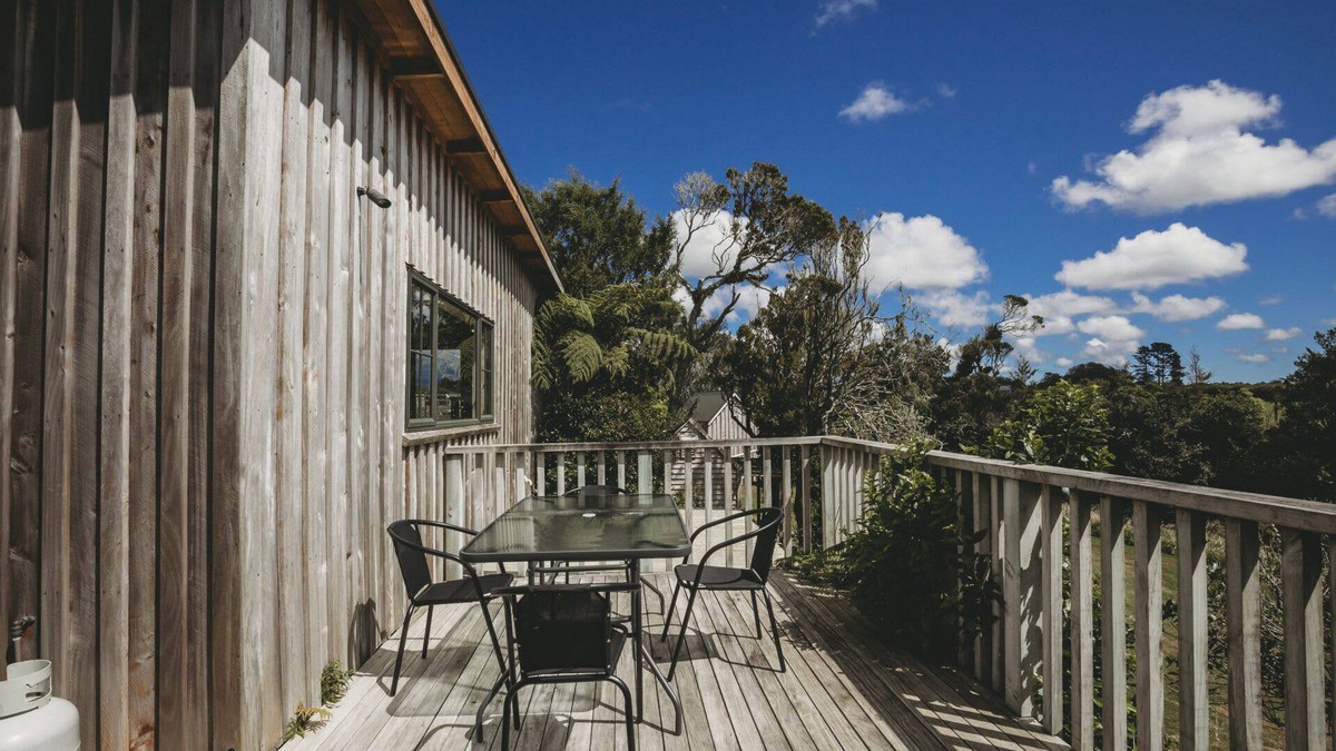 Inglewood Cabin | River Retreat - Off the Grid Escape