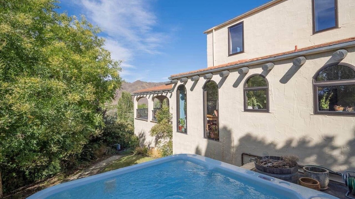 Alexandra House | River View - Mad Hacienda Guesthouse