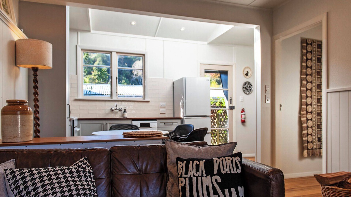Nelson House | River Walk Cottage - Nelson's Charming Riverside Retreat