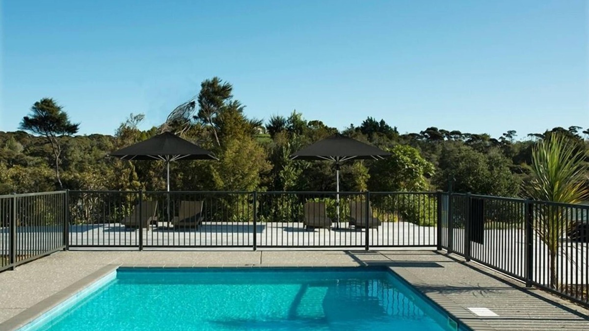 Matakana House | Riverside Matakana luxury apartment style baches