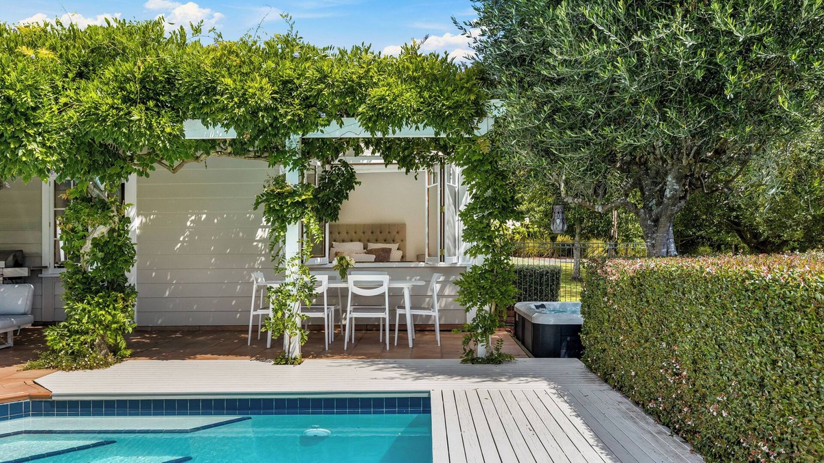 Riverhead House | Riverview Cottage - Private Pool + Brand New Spa