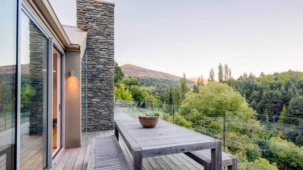 Arthur's Point House | Riverview Retreat Queenstown (4 Bed) by MajorDomo | Arthur`s Point Alpine Villa with Shotover River Views & Spa Pool.