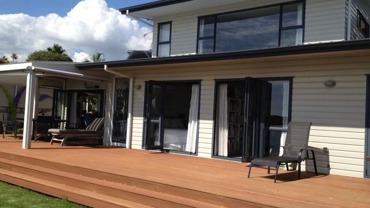 Clarks Beach Apartment | Robyn's Waterfront Retreat - Tui