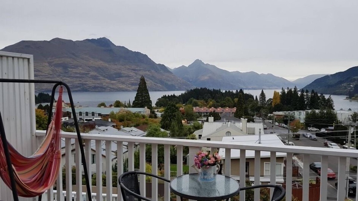 Queenstown City Centre Apartment | Rooftop garden, Lakeview, 5 mins walk to town