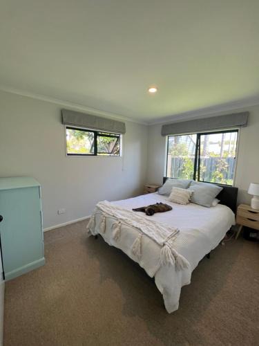Papamoa Beach House | Room by the beach