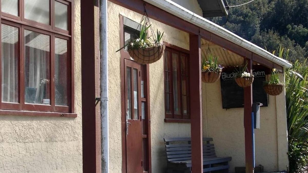 Taylorville Cabin | Room Rental for Couples in a Getaway Lodge near Greymouth, New Zealand