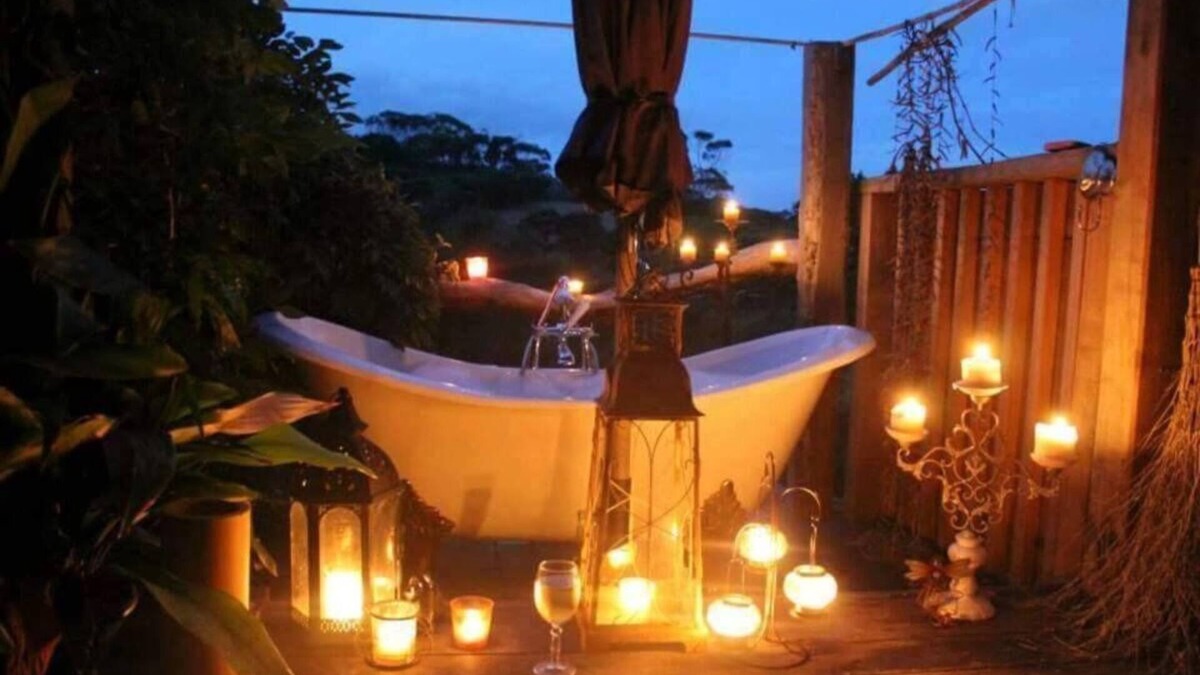 Waimauku Villa | Rosebud Cottage - Romantic Getaway