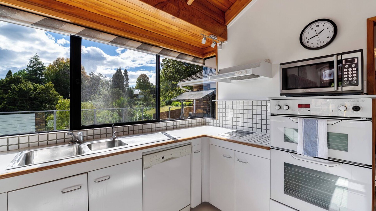 Kerikeri House | Roses by the Water - Kerikeri Holiday Home