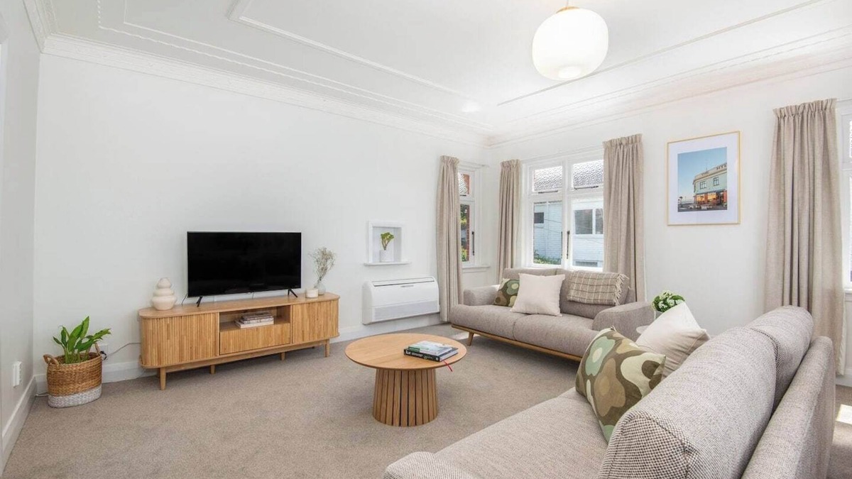 Dunedin House | Roslyn Charm: Large Character Home with Views
