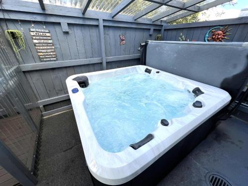 Rotorua House | Rotorua Holiday Home - Prime Location - With Garden