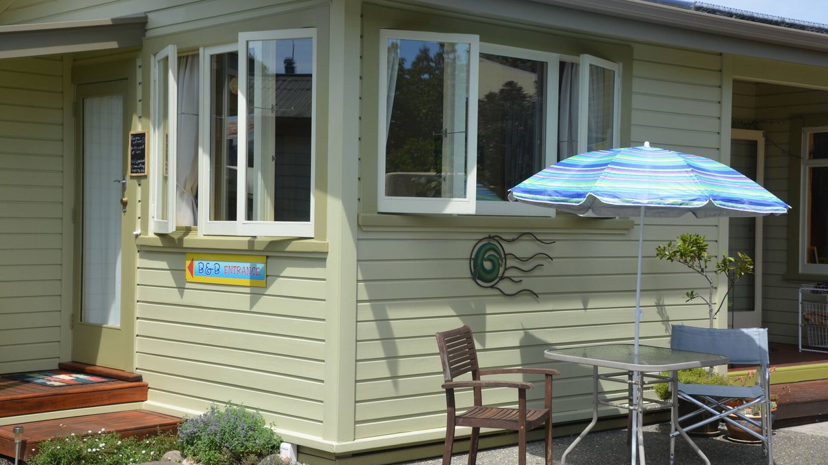 Motueka Apartment | Rowan Cottage Organic B&B