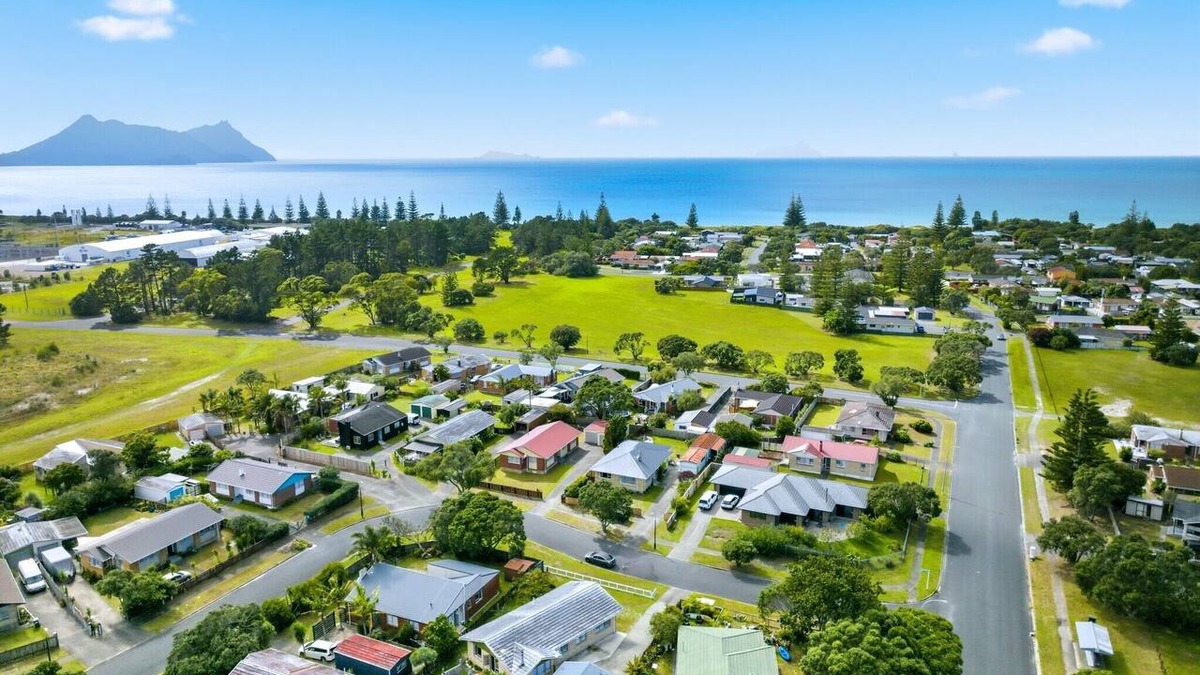 Ruakaka House | Ruakākā Beach, Work, Relax, Fish, Surf