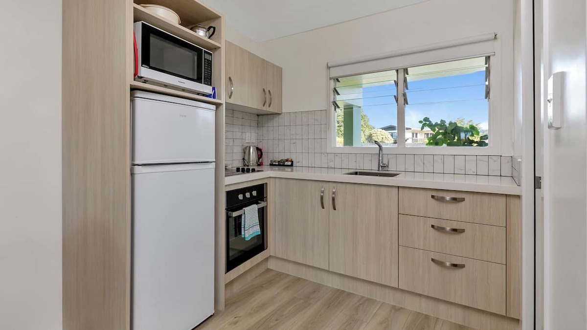 Ruakaka Hotel | Ruakaka Beach Front Motel