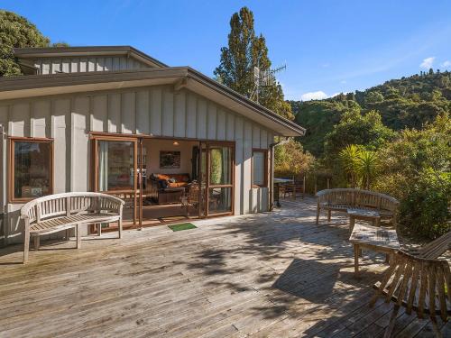Pukawa House | Ruatotara - Pukawa Holiday Home
