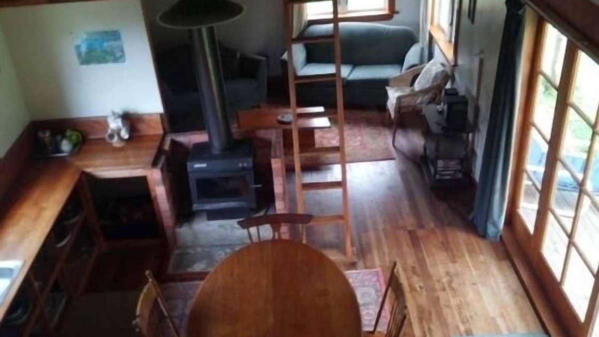 Collingwood Cottage | Ruru Cottage - cosy native forest hideaway