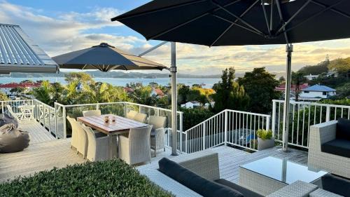 Russell Apartment | Russell Apartments - Russell Penthouse - 3 Bedroom - POOL-SPA - Central