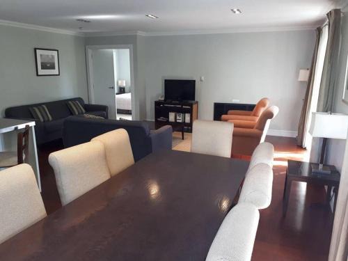 Russell House | Russell Cottages - Blue Penguin 4 Bed - POOL-SPA-BBQ