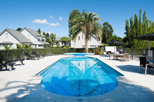 Russell House | Russell Cottages - Kingfisher Cottage 3 Bedroom - POOL-SPA-BBQ