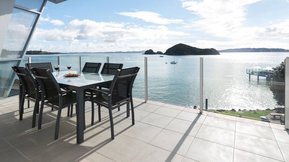 Paihia Cottage | SAIL AWAY - WATERFRONT PAIHIA HOLIDAY APARTMENT in Paihia