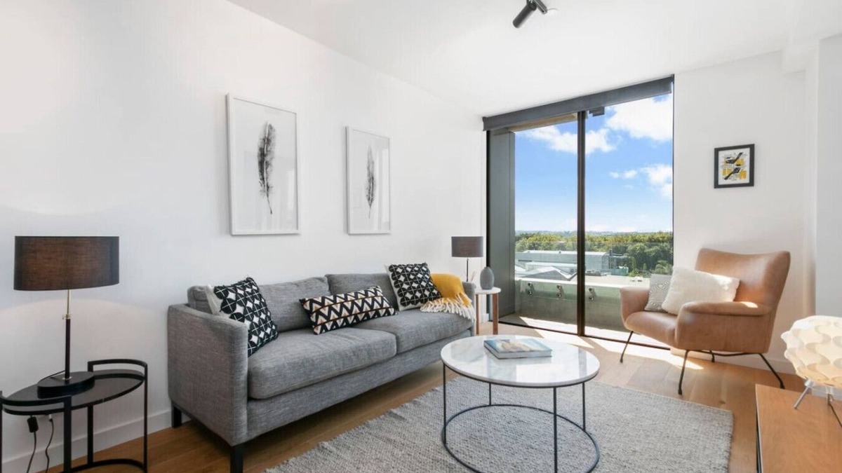 Auckland Central Business District Apartment | Sale St Apartment with Harbour Bridge Views