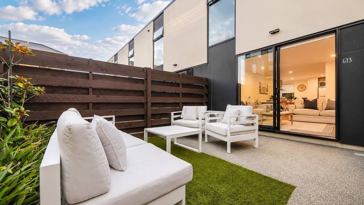 Christchurch City Centre Apartment | Salisbury Garden | 2BR with Parking | CBD
