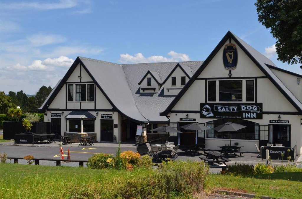Snells Beach Hotel | Salty Dog Inn