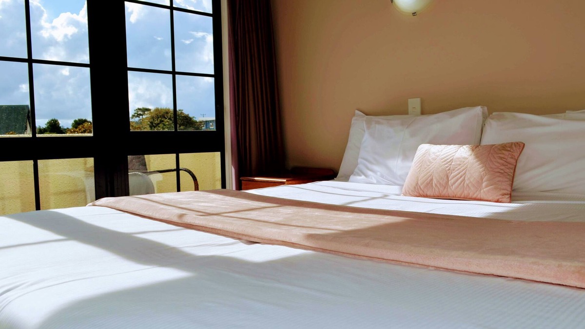 Snells Beach Hotel | Salty Dog Inn