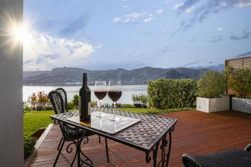 Diamond Harbour House | Sanctuary At The Bay - Diamond Harbour Retreat