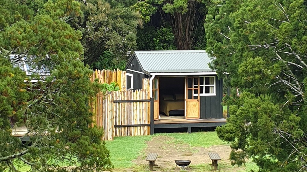Matapouri Cabin | Sandy Bay eco cabins